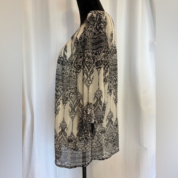 Roz & Ali black & white print 3/4 sleeve blouse with silver necklace size medium - Picture 3 of 8